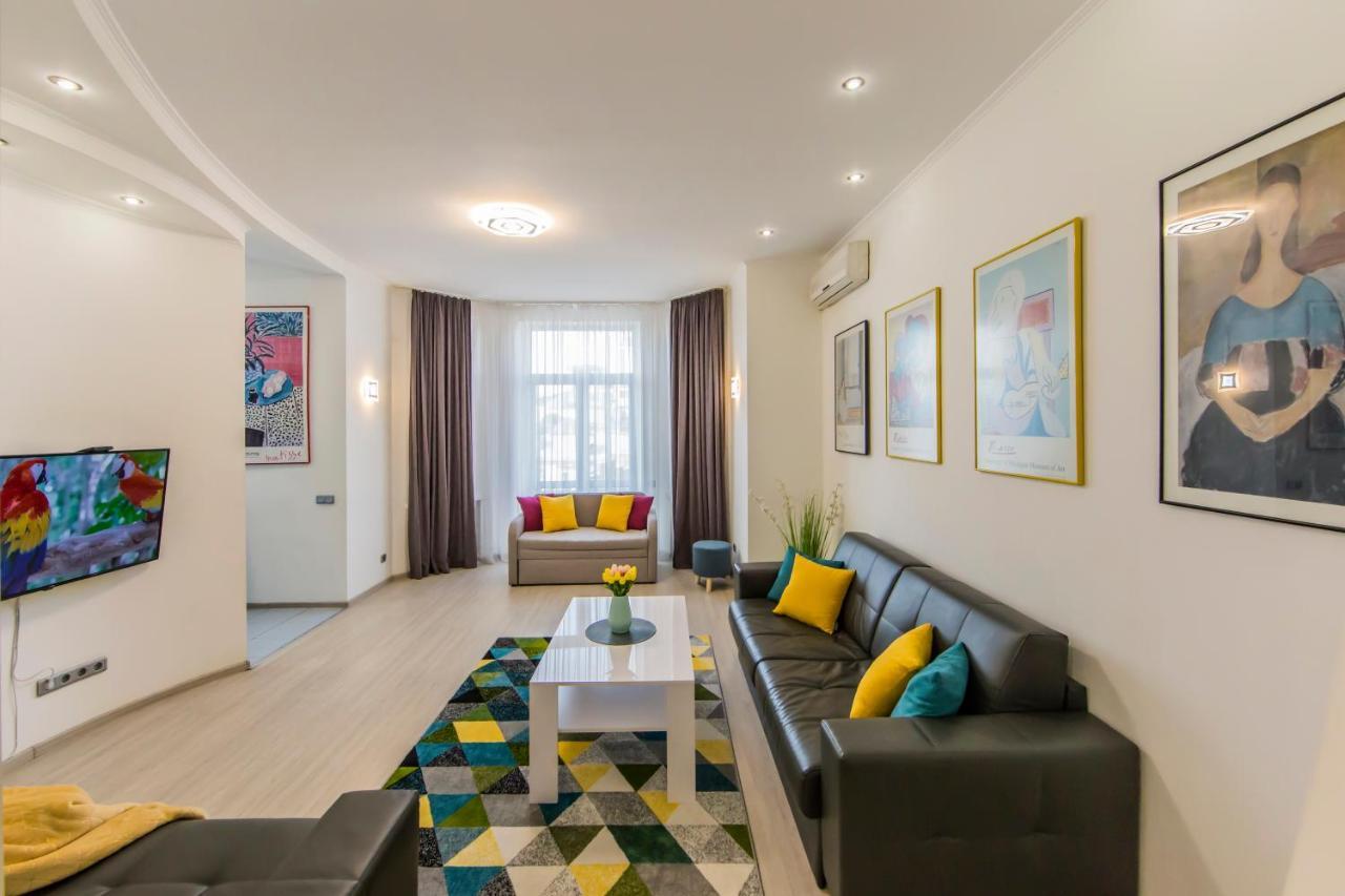 2-х кімнатна поруч із бессарабським ринком Apartment *